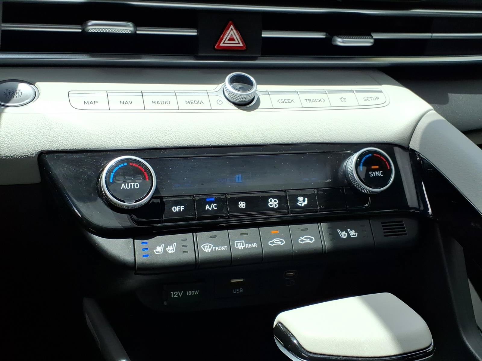 New 2025 Hyundai Elantra Limited FWD image 17