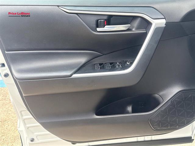 Used 2025 Toyota RAV4 XLE FWD image 18