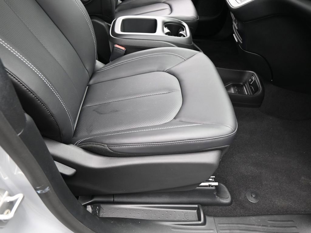New 2026 Chrysler Pacifica Select image 41