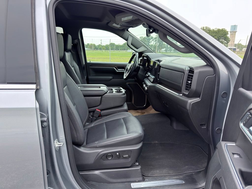 Used 2025 GMC Sierra 1500 SLT AWD/4WD image 33
