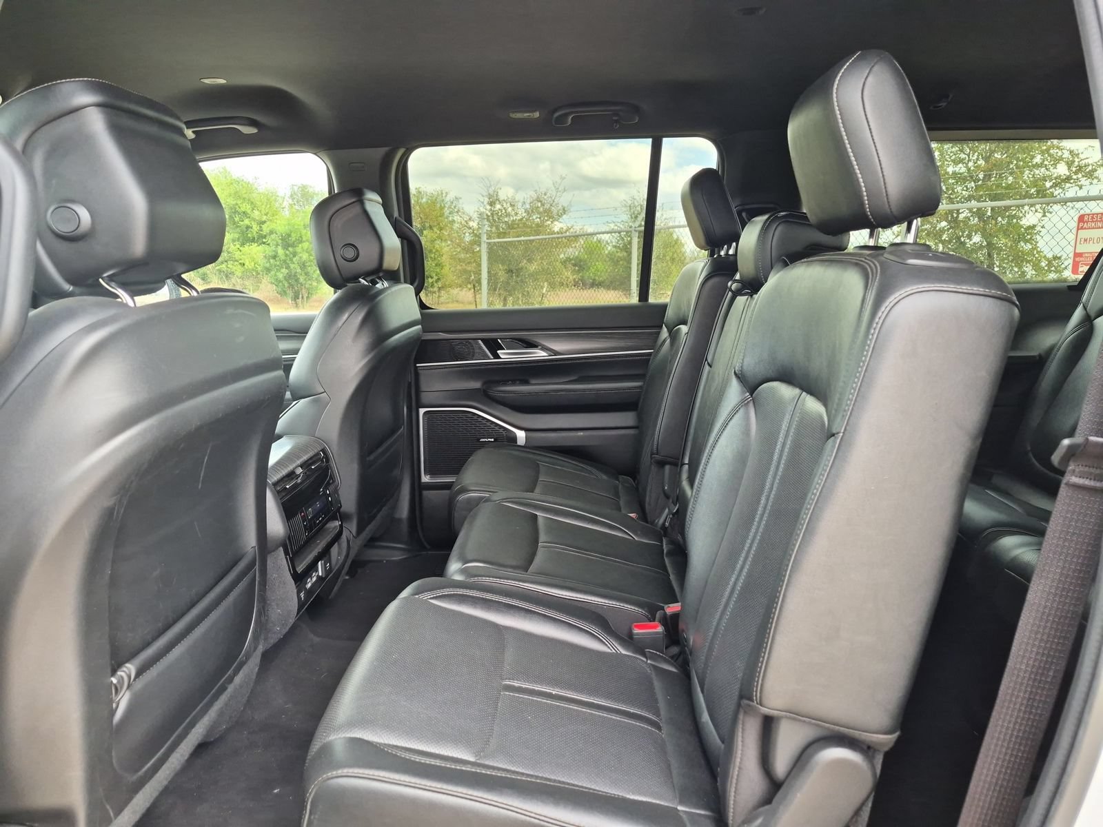 Used 2024 Jeep Wagoneer L Series II w/ Flexible Seating Group RWD image 22