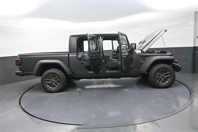 New 2025 Jeep Gladiator Sport image 32