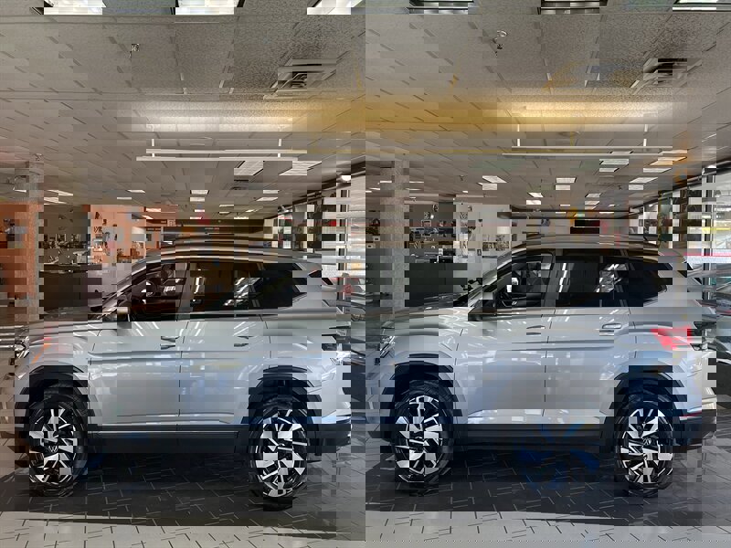 Used 2024 Volkswagen Atlas SE image 1