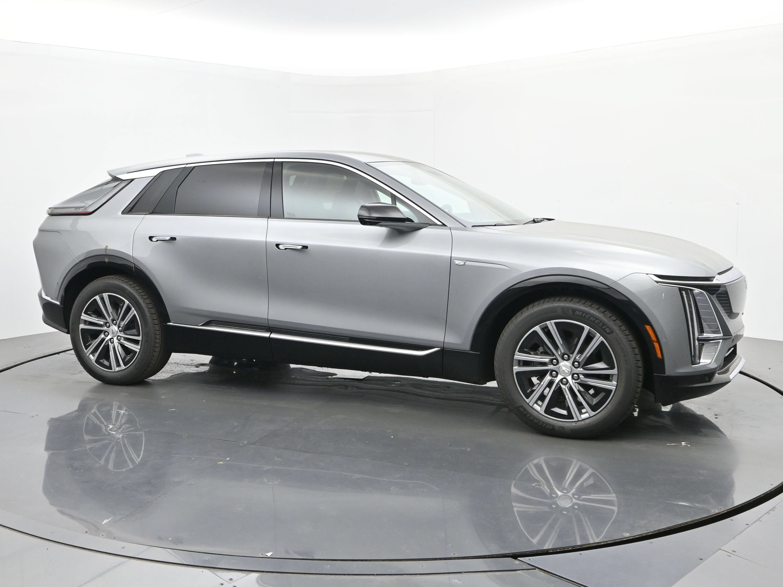 New 2026 Cadillac Lyriq Luxury w/ LPO, Floor Liner Package AWD/4WD image 7