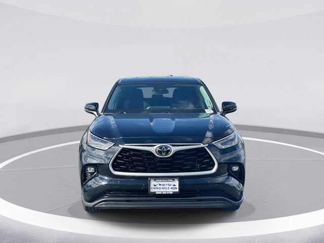 Used 2023 Toyota Highlander LE image 2