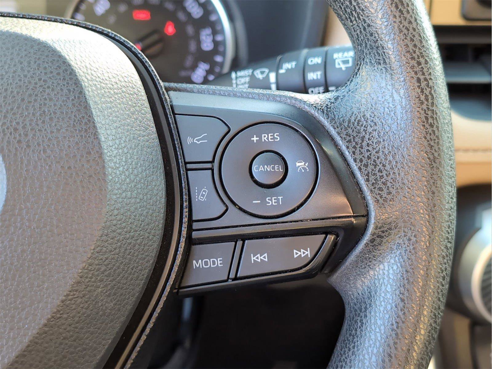 Used 2020 Toyota RAV4 XLE w/ Convenience Package image 25