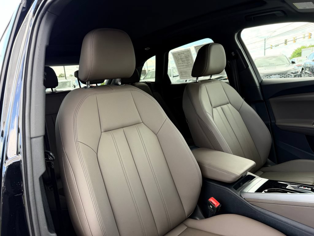 Certified 2025 Audi Q5 Premium w/ Convenience Package AWD/4WD image 17