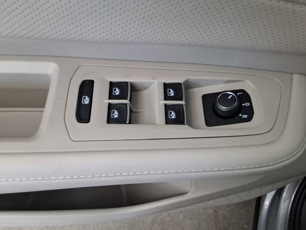 Used 2026 Volkswagen Atlas SE w/ Panoramic Sunroof Package FWD image 20