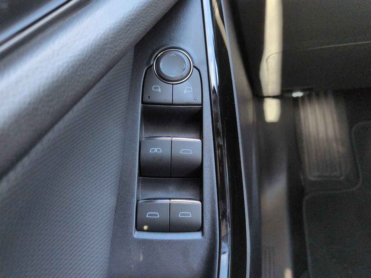 New 2027 Chevrolet Equinox RS w/ Convenience Package III FWD image 25