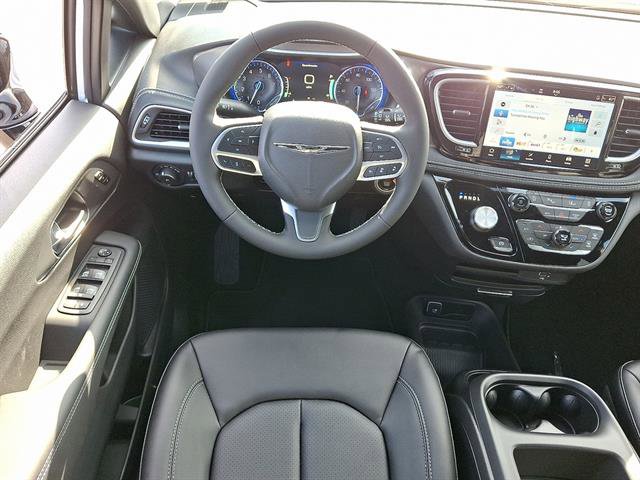 New 2026 Chrysler Pacifica Select image 9