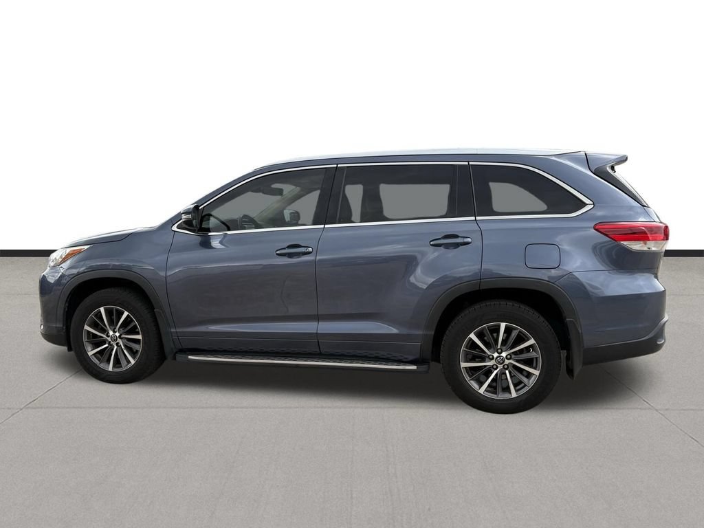 Used 2018 Toyota Highlander XLE FWD image 2