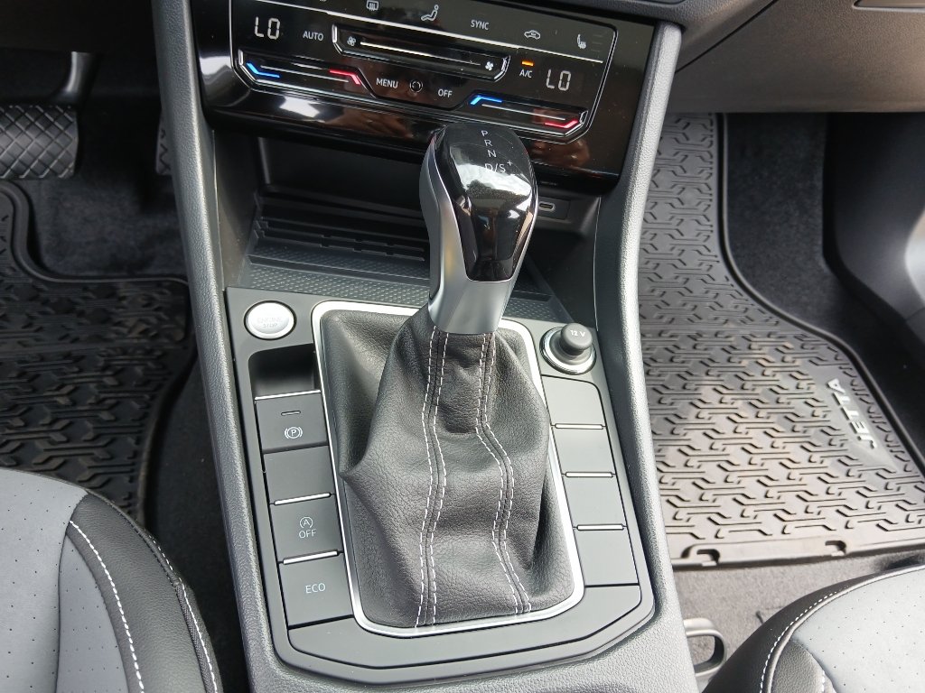 New 2027 Volkswagen Jetta SE FWD image 17