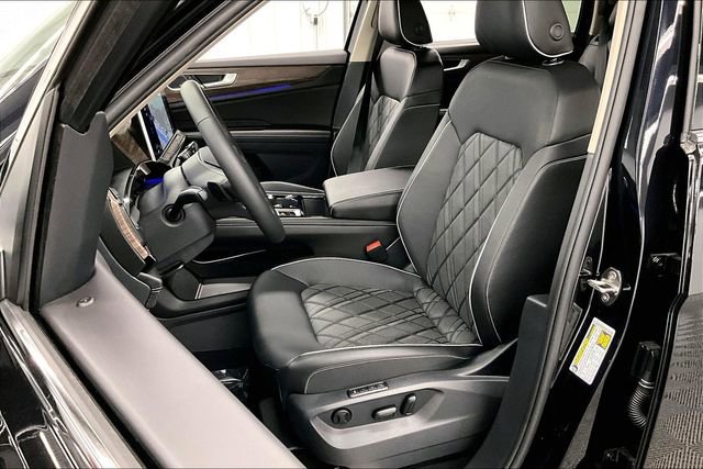 Used 2025 Volkswagen Atlas SEL Premium R-Line image 24
