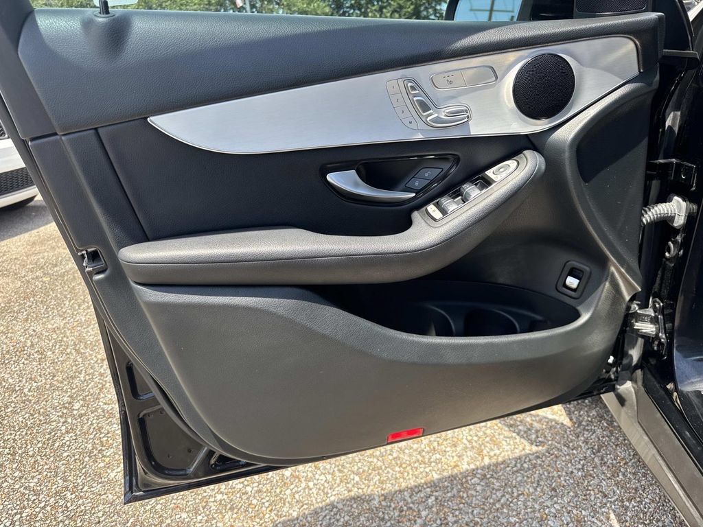 Used 2021 Mercedes-Benz GLC 300 image 21