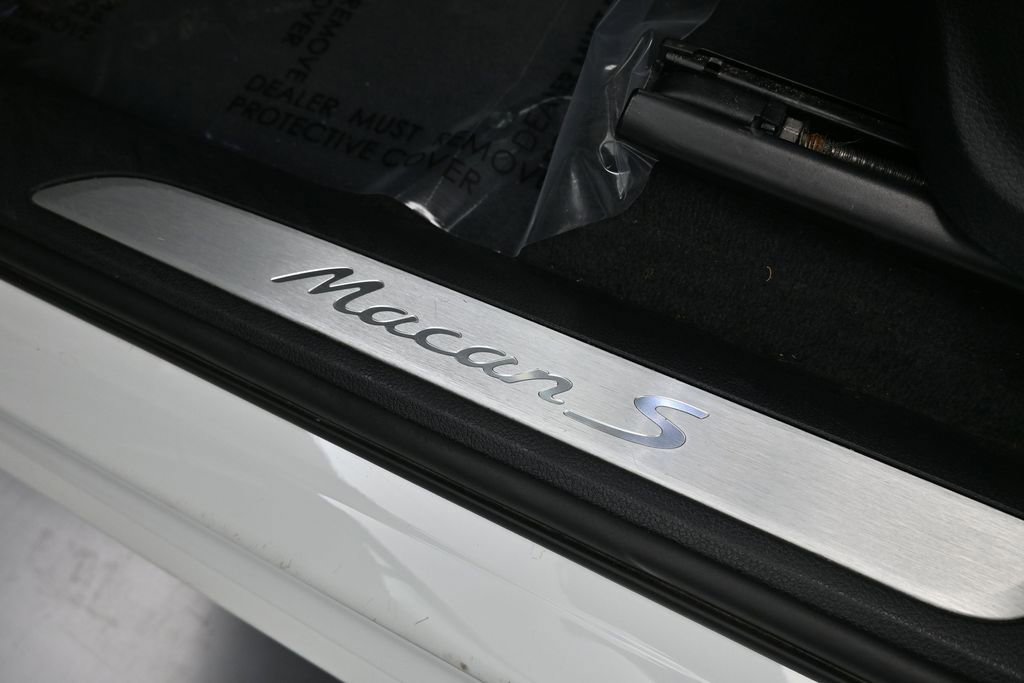 Certified 2023 Porsche Macan S AWD/4WD image 27