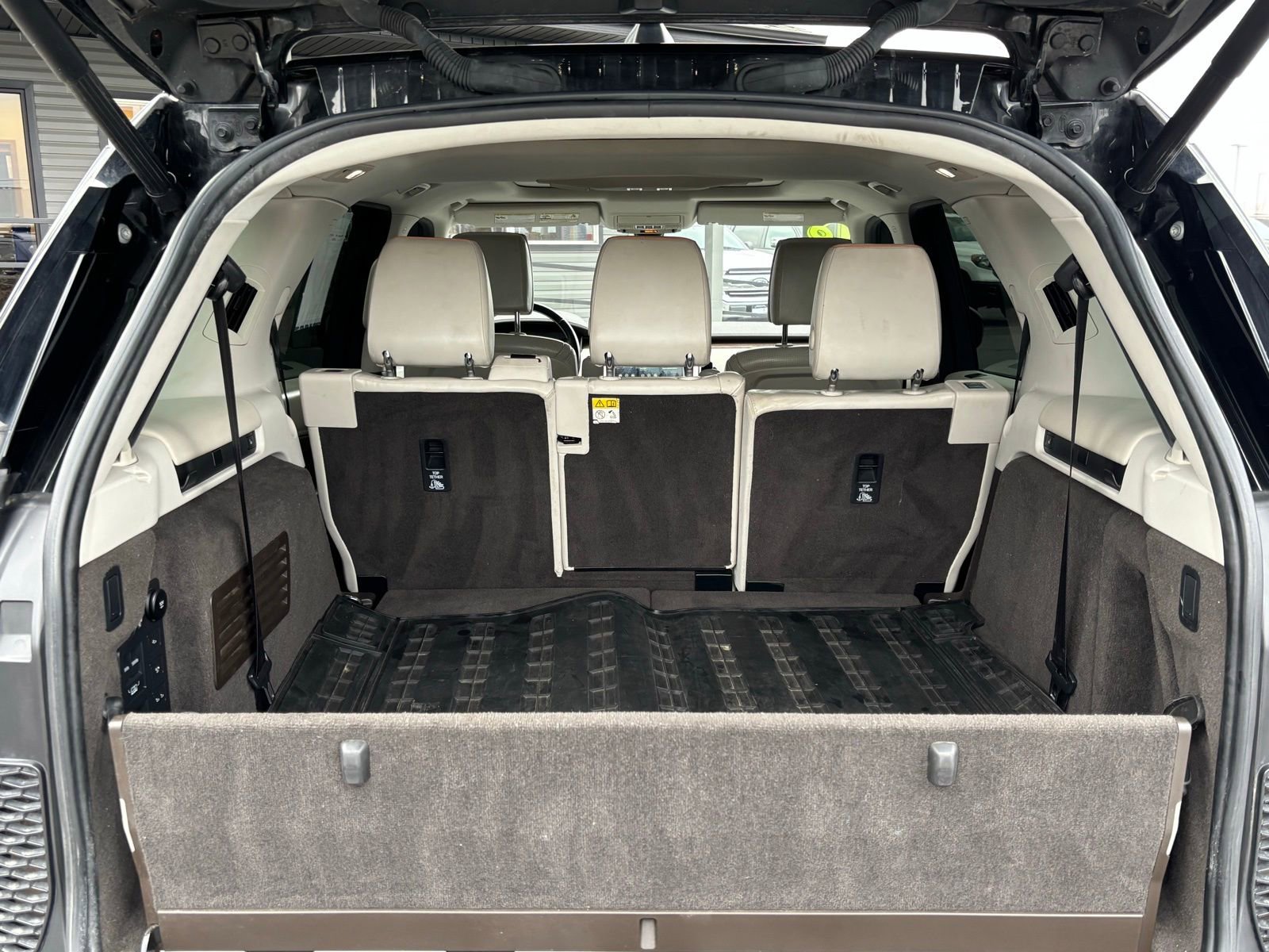 Used 2018 Land Rover Discovery HSE Luxury image 11