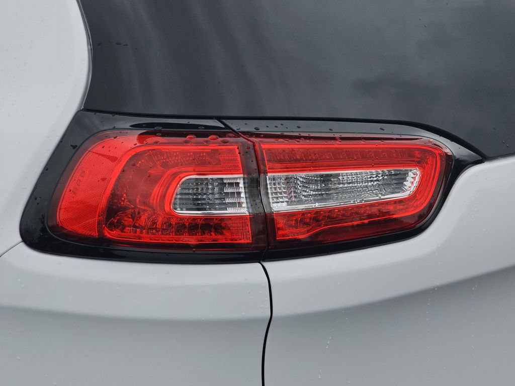 Used 2018 Jeep Cherokee Latitude Plus image 36