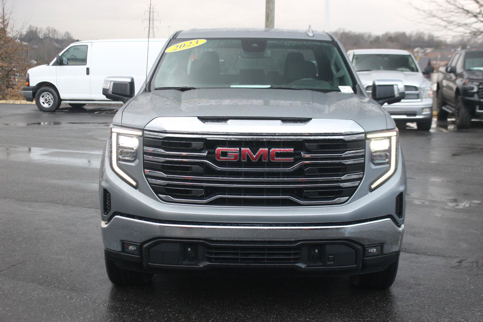Used 2023 GMC Sierra 1500 SLT image 2