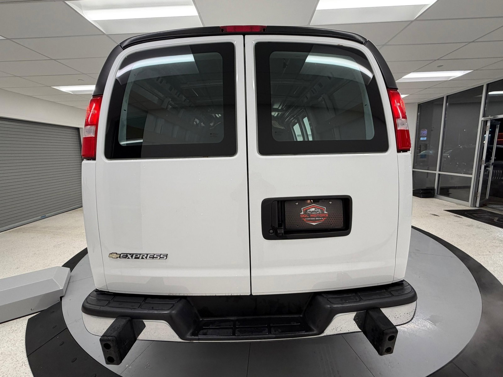 Used 2023 Chevrolet Express 2500 w/ Driver Convenience Package image 40