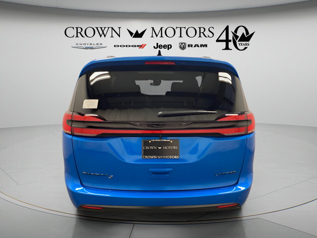 New 2027 Chrysler Pacifica Limited w/ Family Tech Group FWD image 5