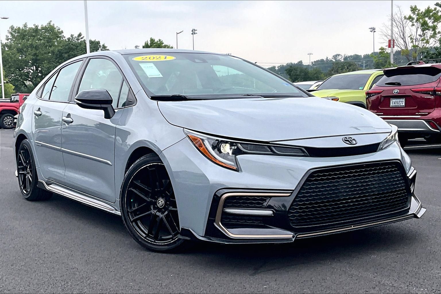 Used 2021 Toyota Corolla SE w/ Carpet Mat Package (TMS) FWD image 2