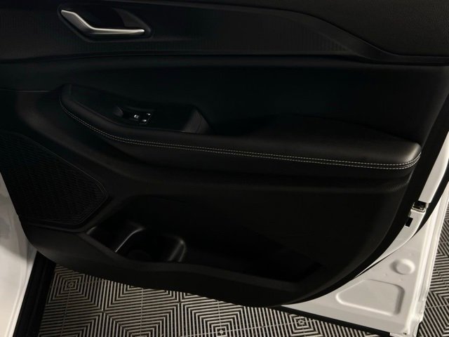 Used 2023 Jeep Grand Cherokee Altitude image 16