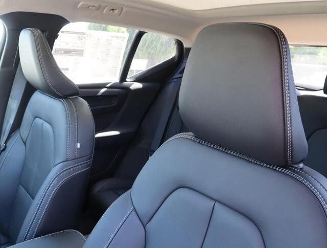 New 2024 Volvo XC40 B5 Plus w/ Climate Package image 18