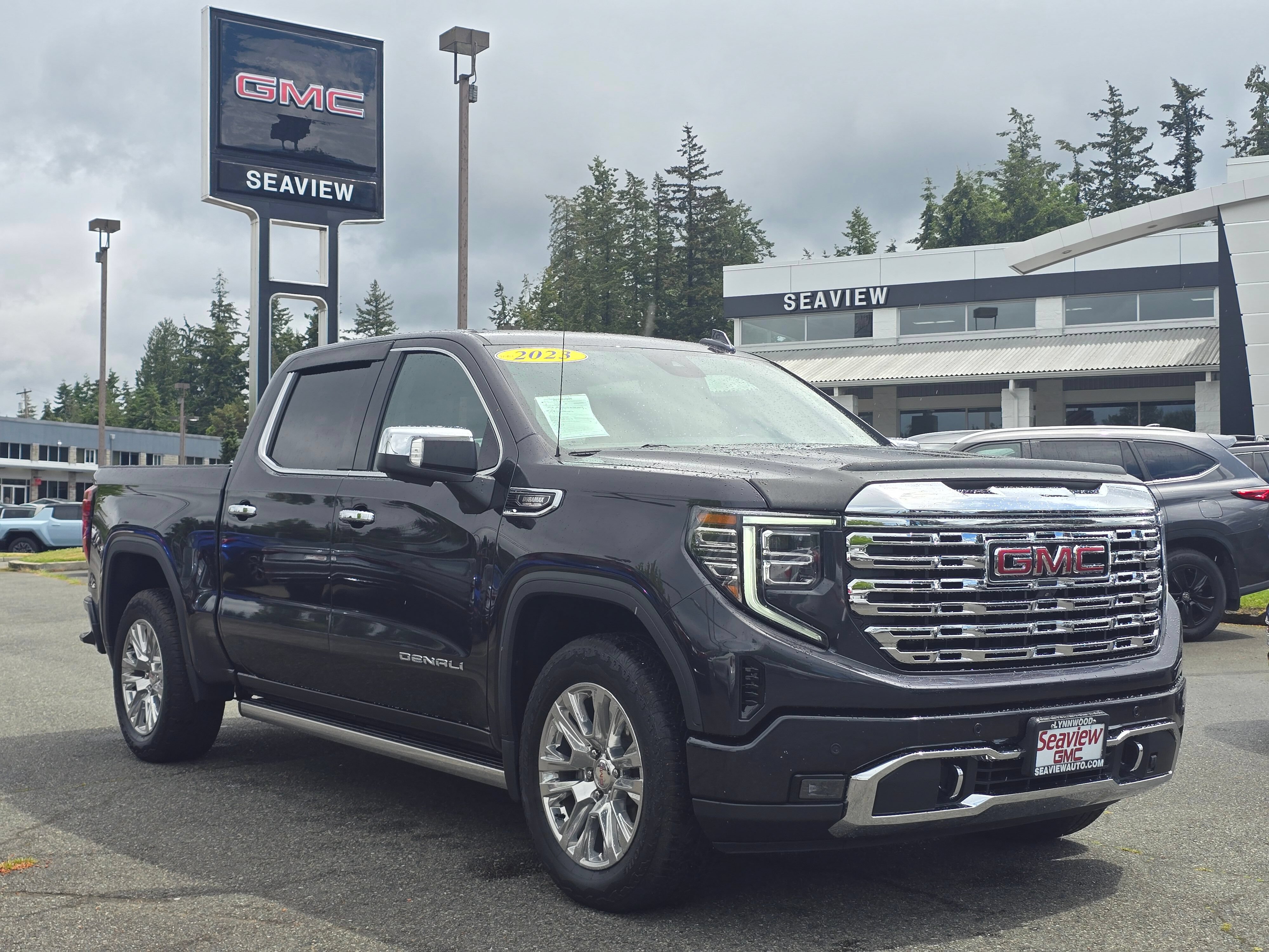 Used 2023 GMC Sierra 1500 Denali w/ Technology Package AWD/4WD image 1