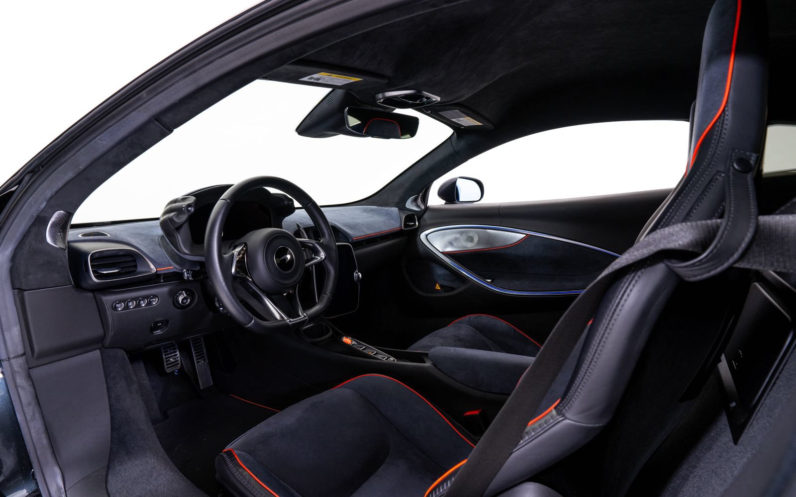 Used 2025 McLaren Artura RWD image 19