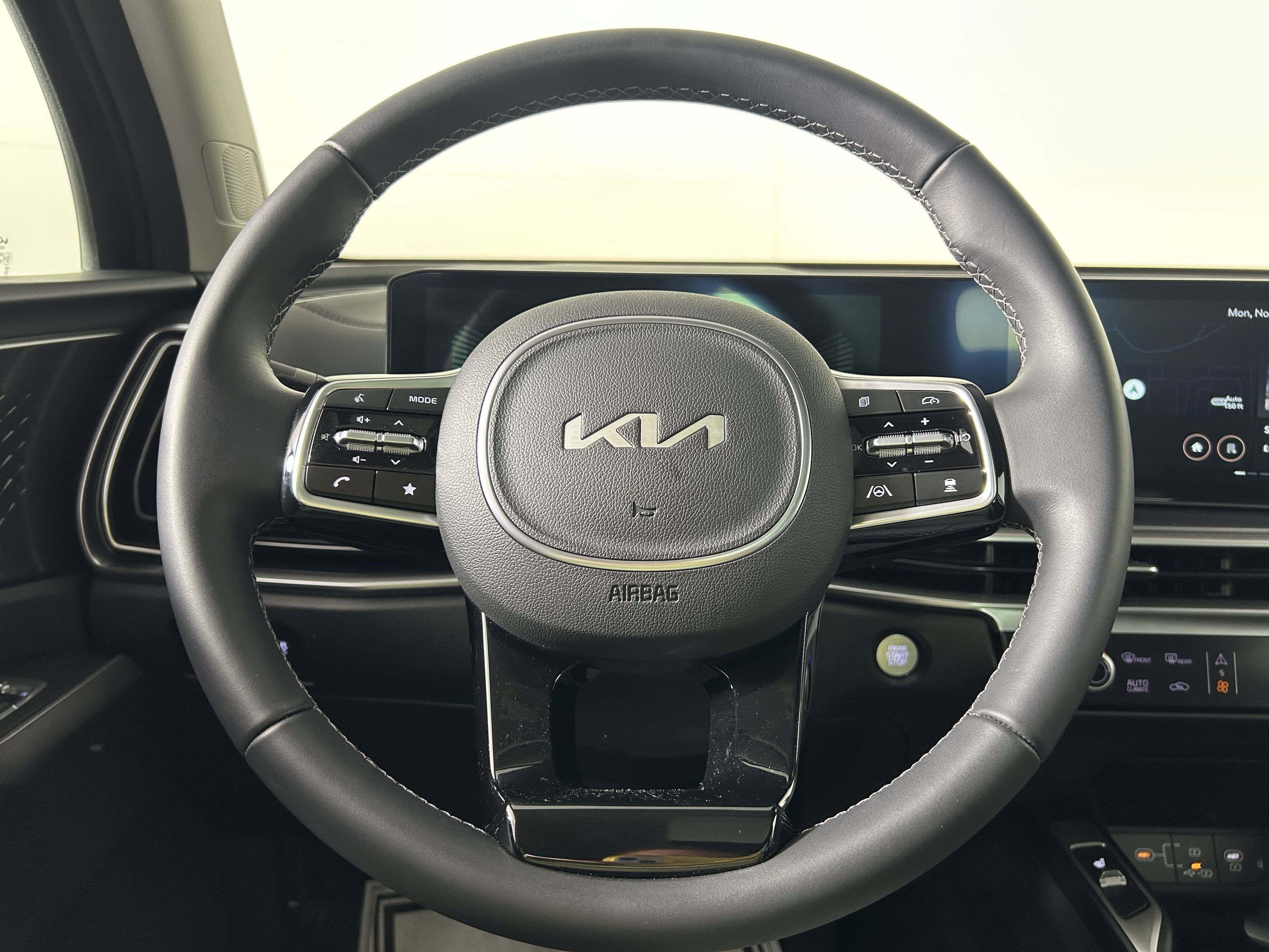 Used 2025 Kia Sorento S w/ Panoramic Sunroof Package image 23