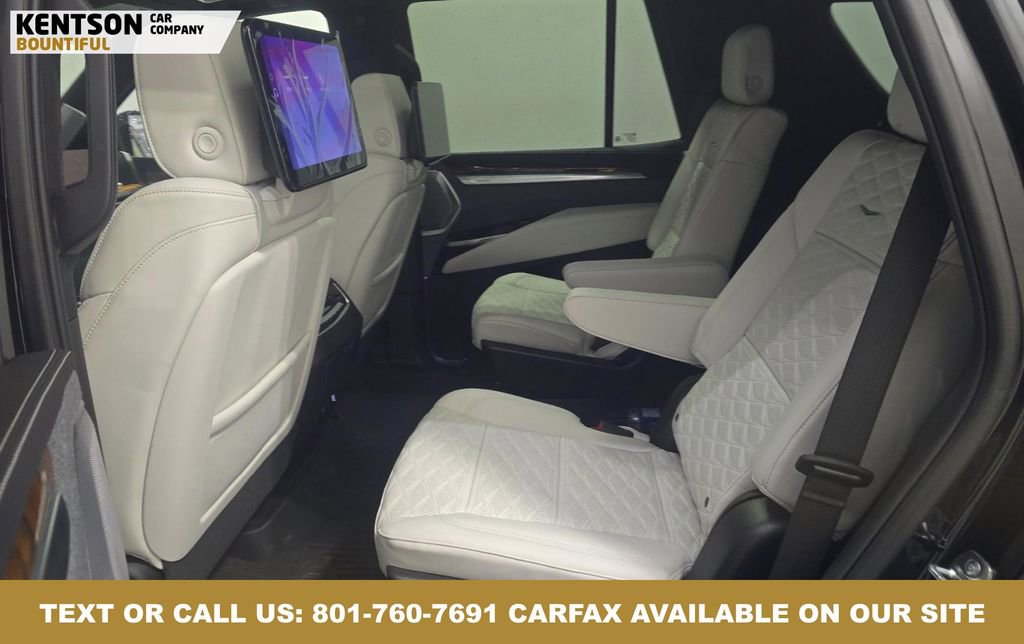 Used 2025 Cadillac Escalade Sport Platinum image 2