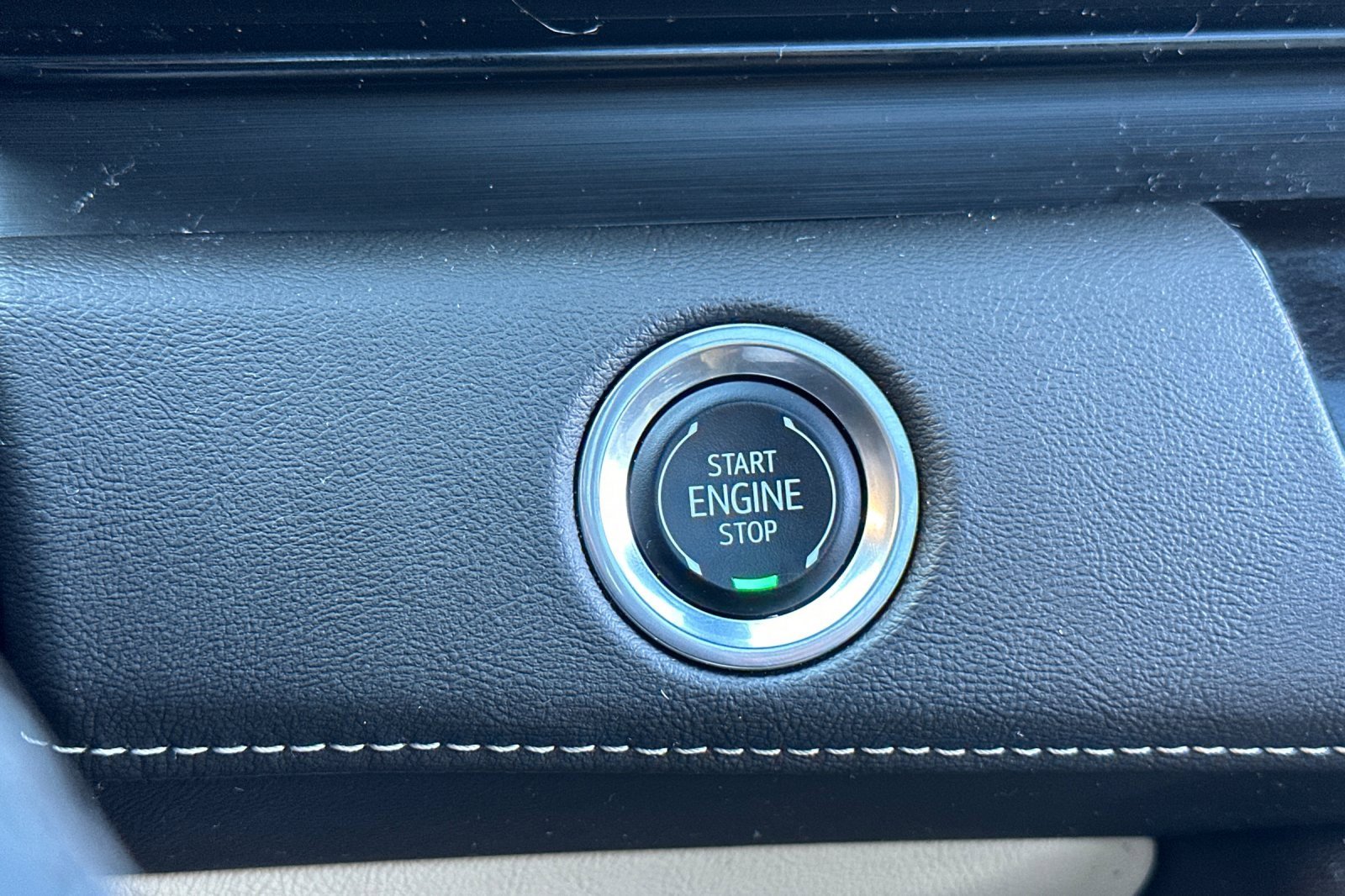 Certified 2024 Cadillac Escalade Premium Luxury image 33