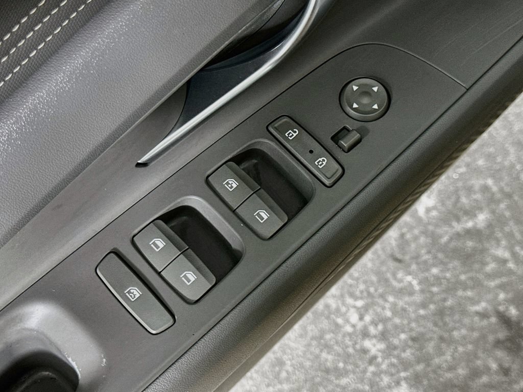 Used 2022 Hyundai Elantra SEL w/ Convenience + Premium Package FWD image 19