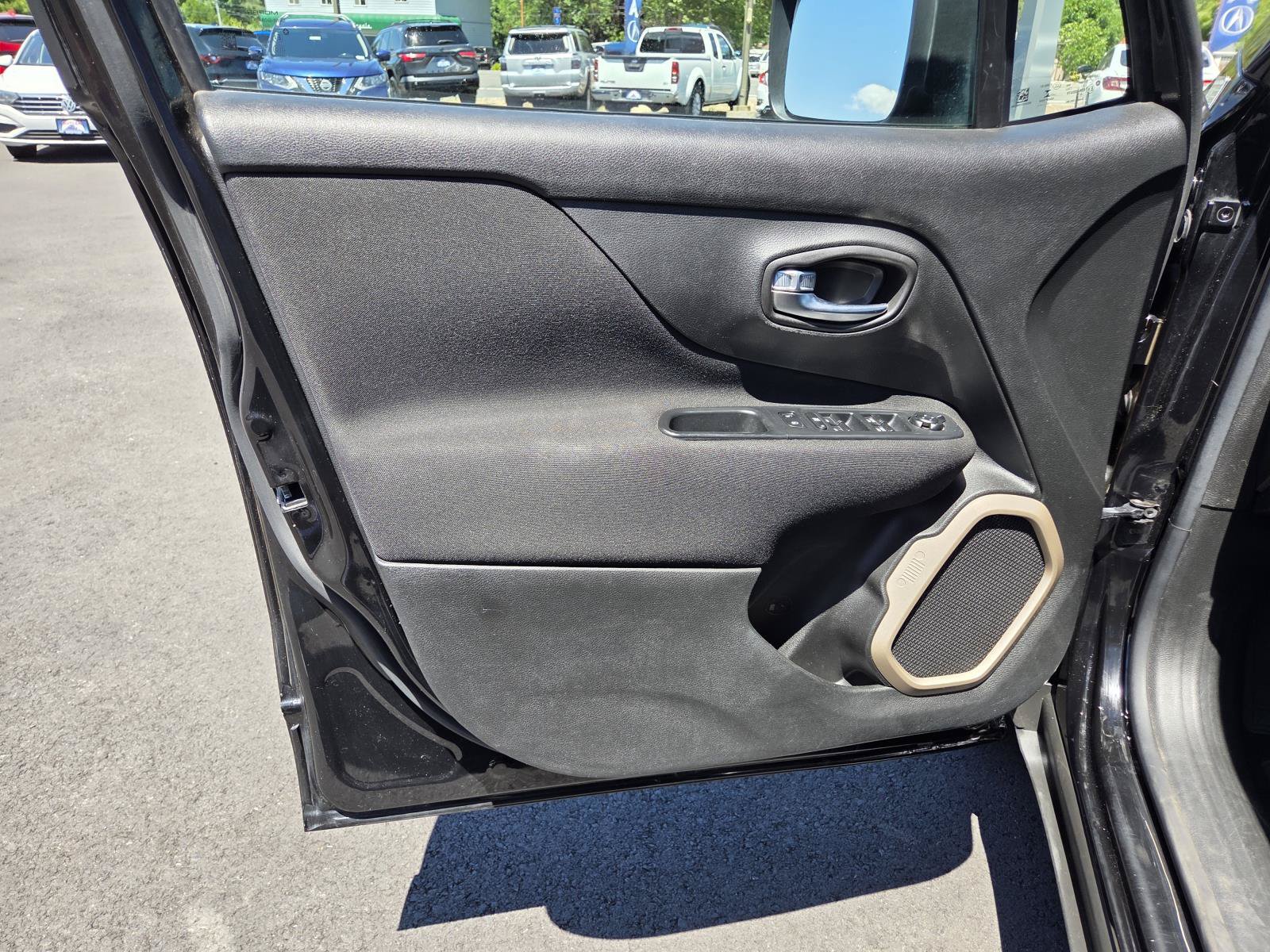 Used 2016 Jeep Renegade Sport w/ Power & Air Group FWD image 12
