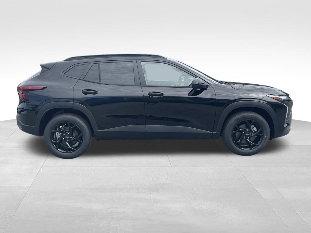 New 2026 Chevrolet Trax LT w/ Driver Confidence Package FWD image 2