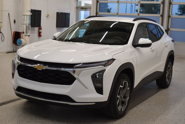 Used 2025 Chevrolet Trax LT FWD image 9