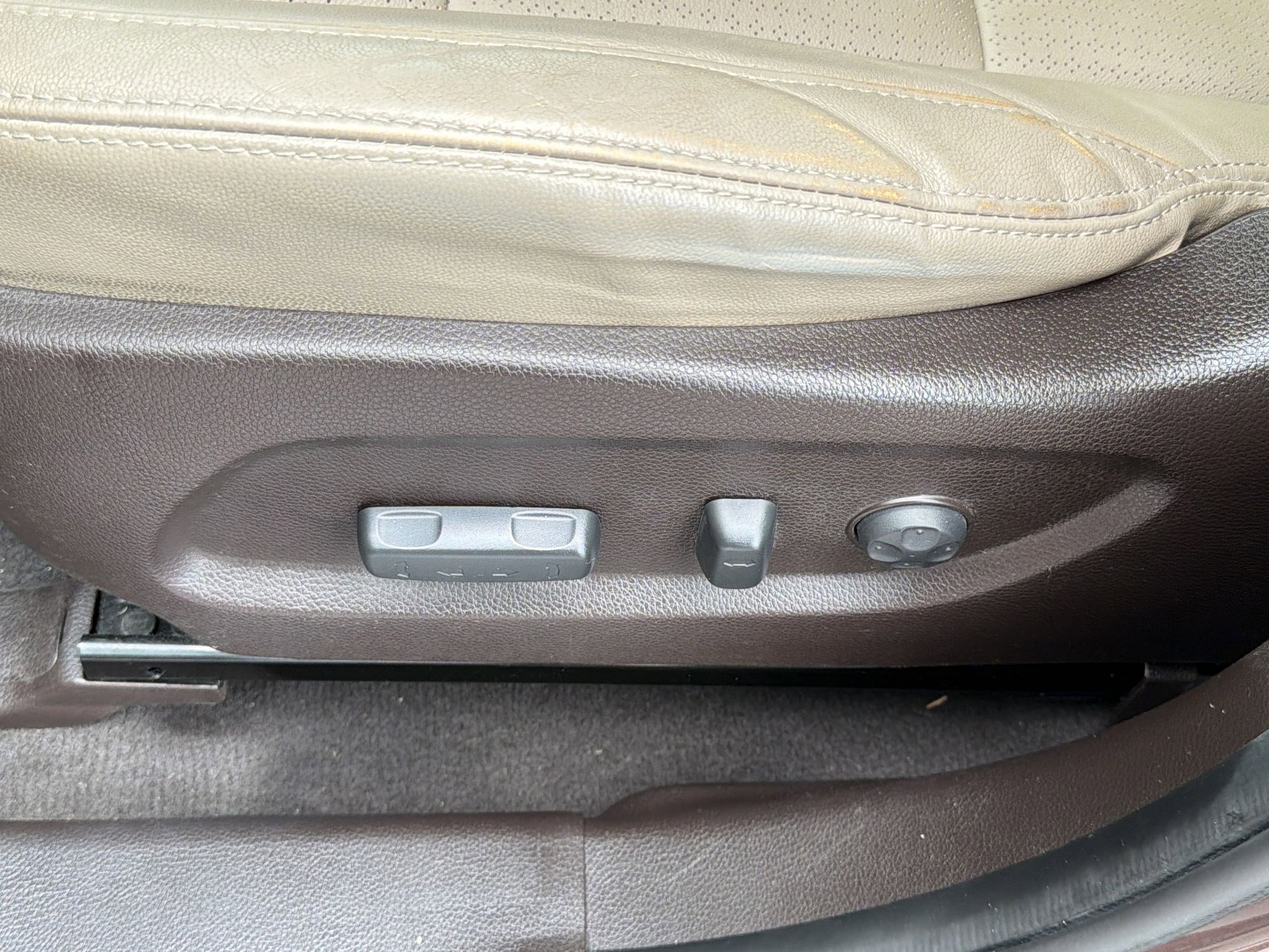 Used 2014 Hyundai Santa Fe GLS w/ Ultimate Package 06 FWD image 13