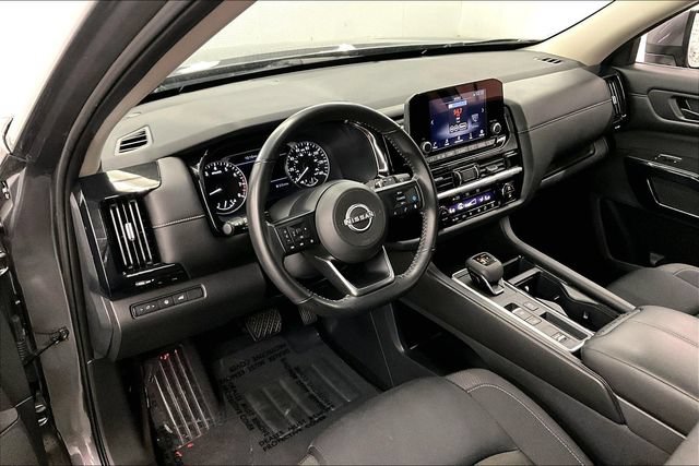 Used 2025 Nissan Pathfinder SV FWD image 15