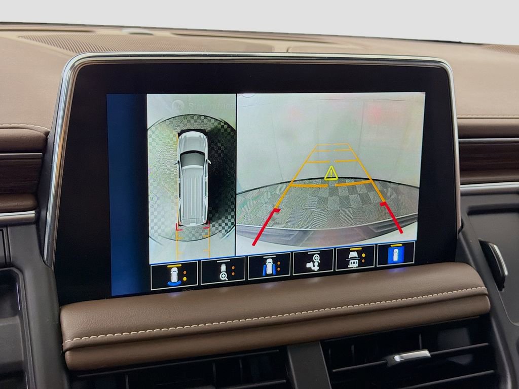 Used 2023 Chevrolet Suburban High Country RWD image 19