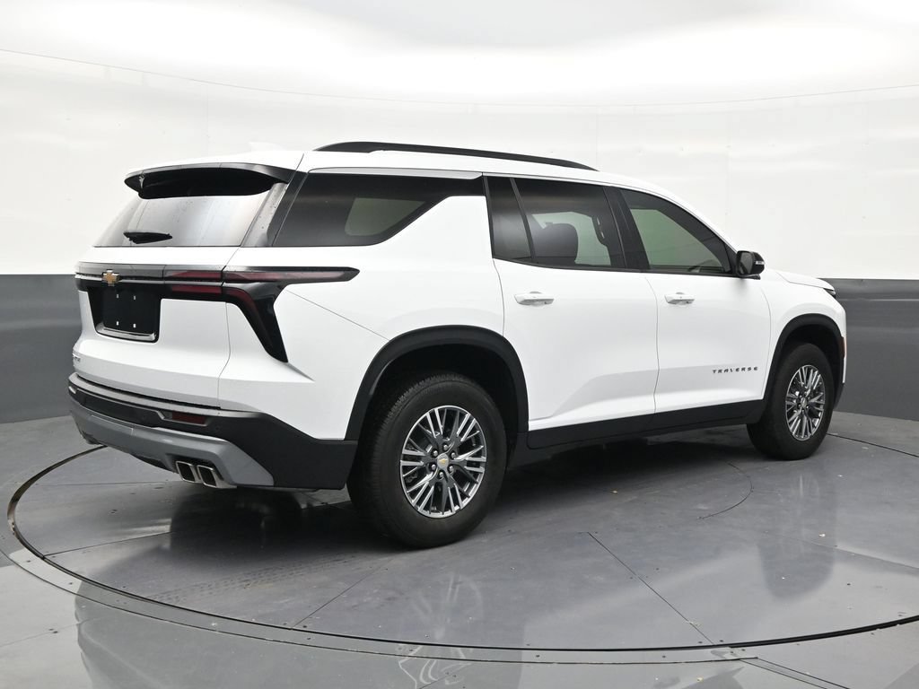 Used 2025 Chevrolet Traverse LT FWD image 5