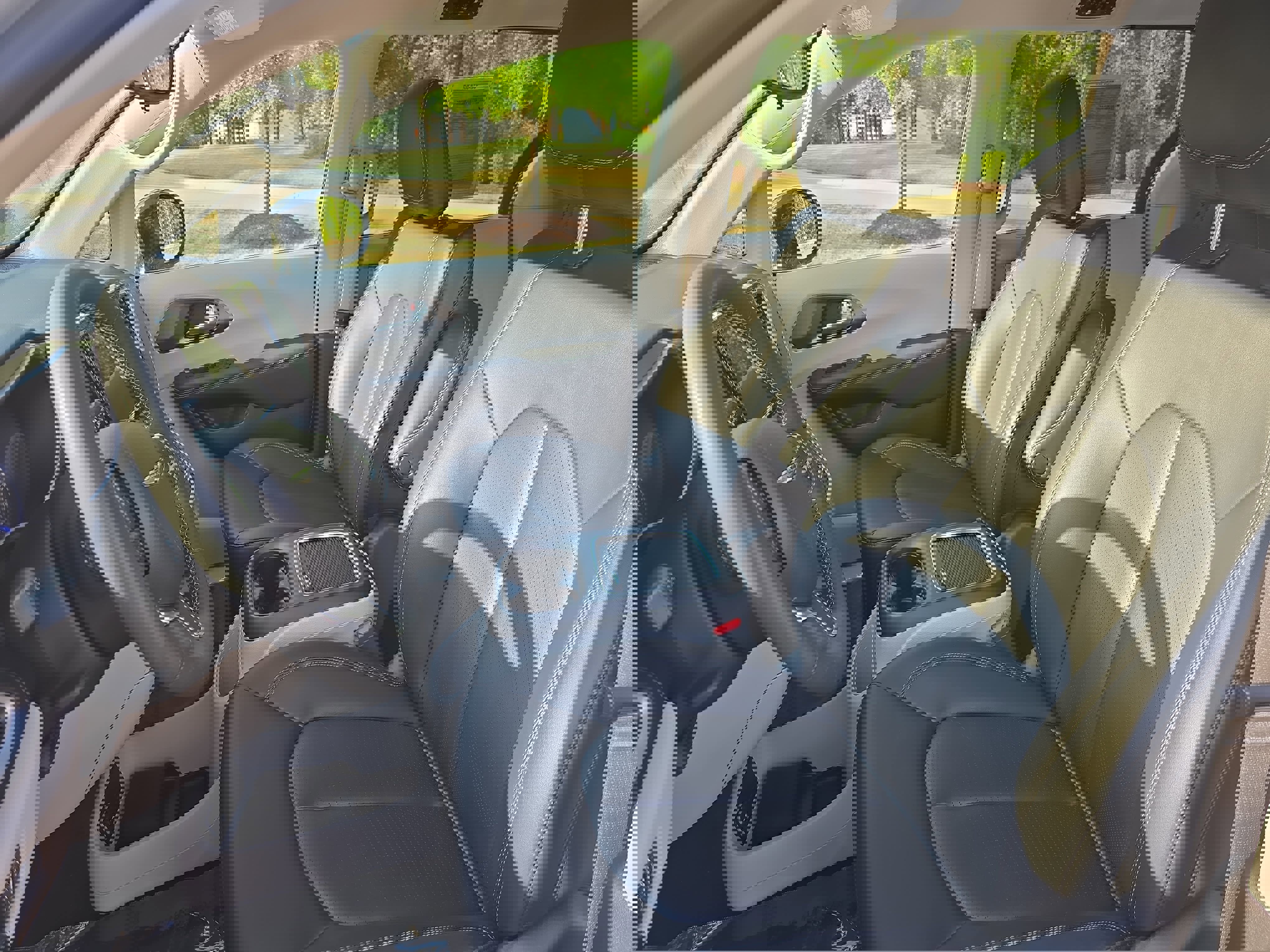 Used 2024 Chrysler Pacifica Touring-L image 17