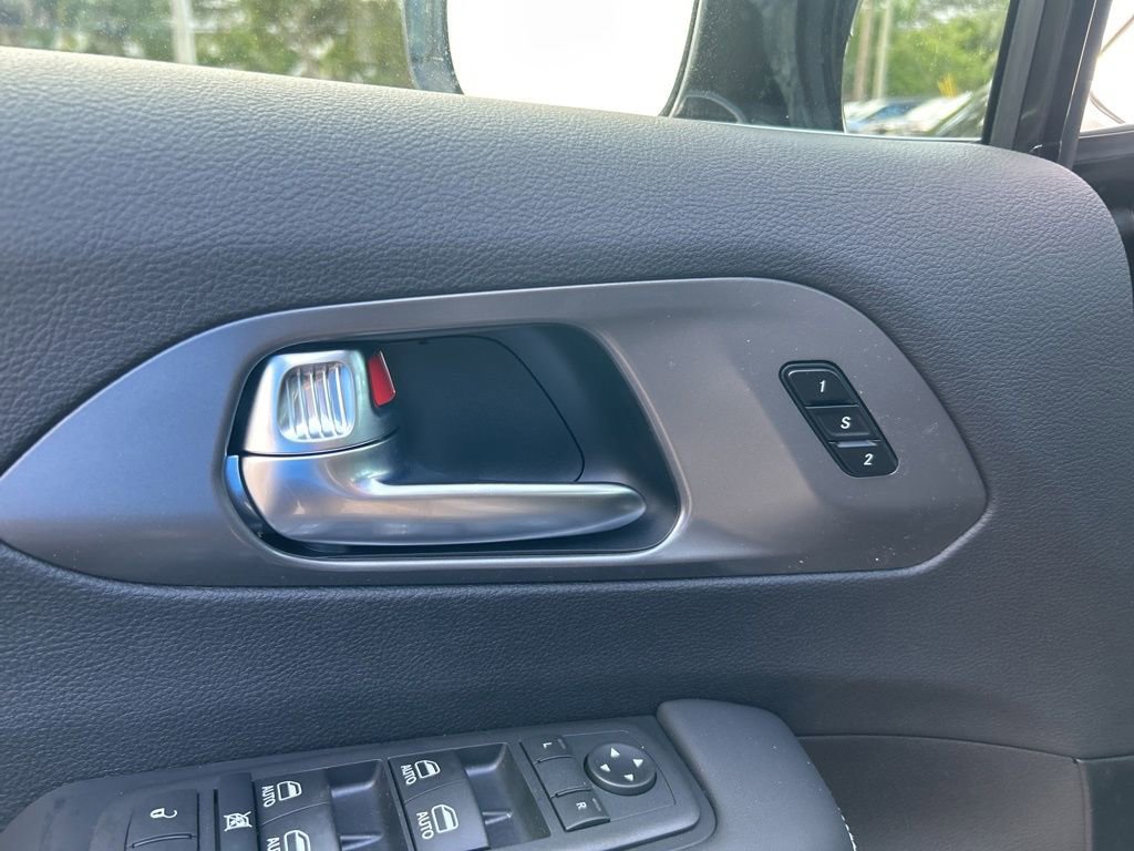 New 2026 Chrysler Pacifica Select FWD image 38