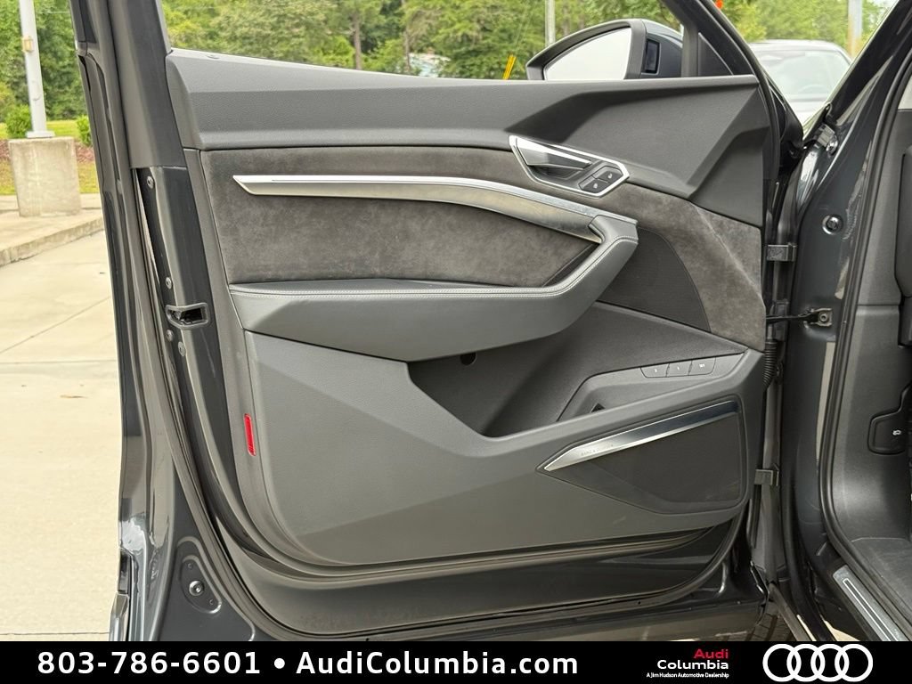 Used 2019 Audi e-tron Prestige w/ Prestige Package AWD/4WD image 19
