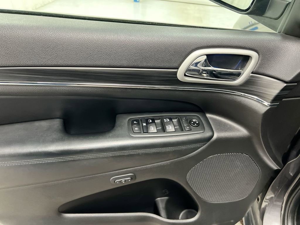Used 2021 Jeep Grand Cherokee Limited AWD/4WD image 22