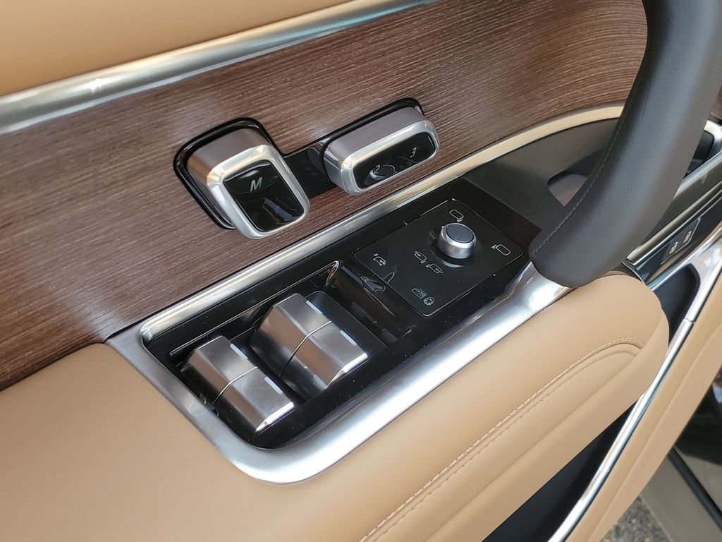 New 2026 Land Rover Range Rover Long Wheelbase SE image 10