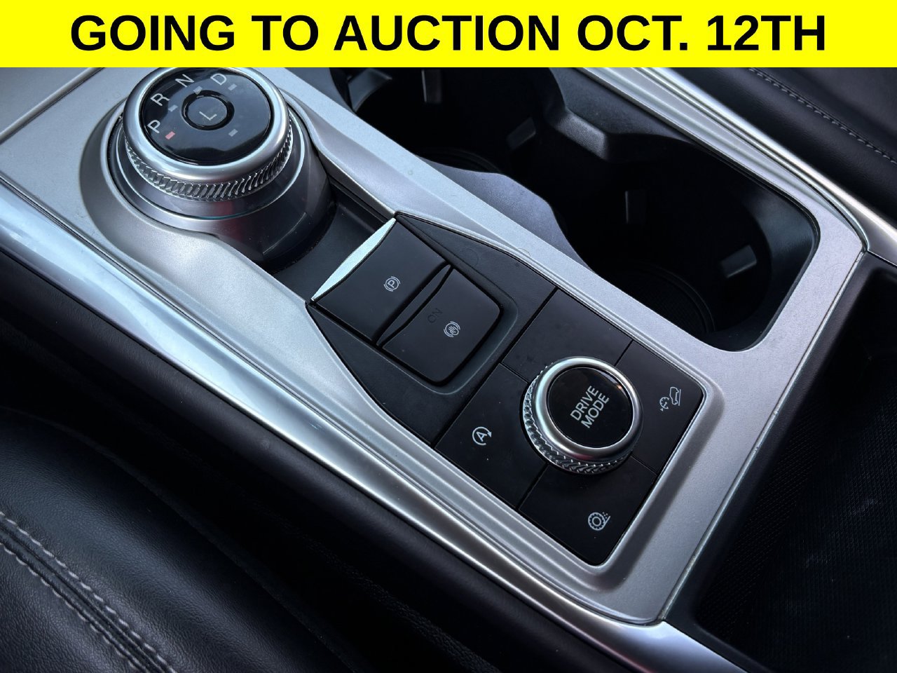 Used 2024 Ford Explorer XLT w/ Equipment Group 202A AWD/4WD image 17