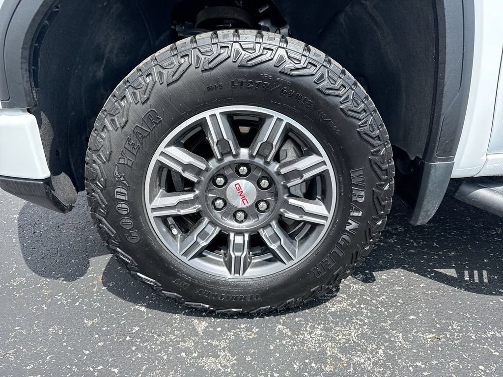 Used 2024 GMC Sierra 1500 AT4 w/ Technology Package AWD/4WD image 10