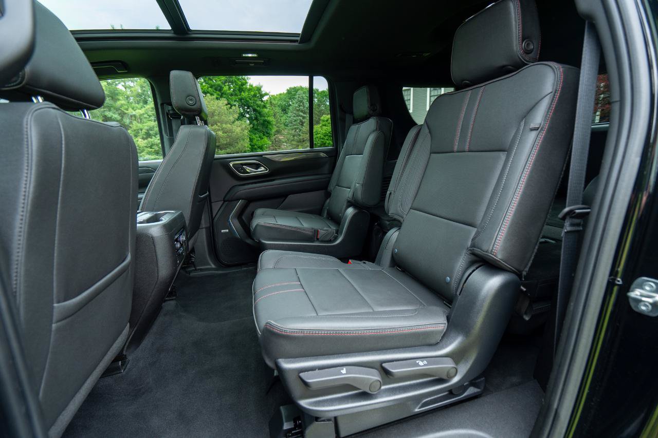 Used 2023 Chevrolet Suburban RST w/ Luxury Package AWD/4WD image 21