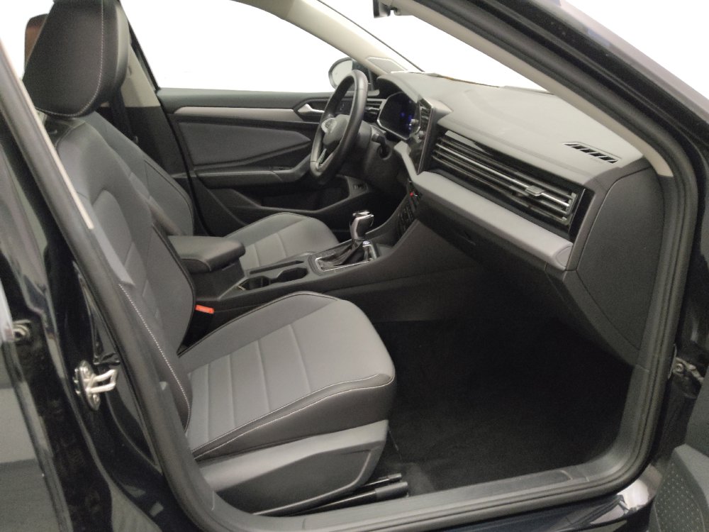 Used 2025 Volkswagen Jetta SE FWD image 21