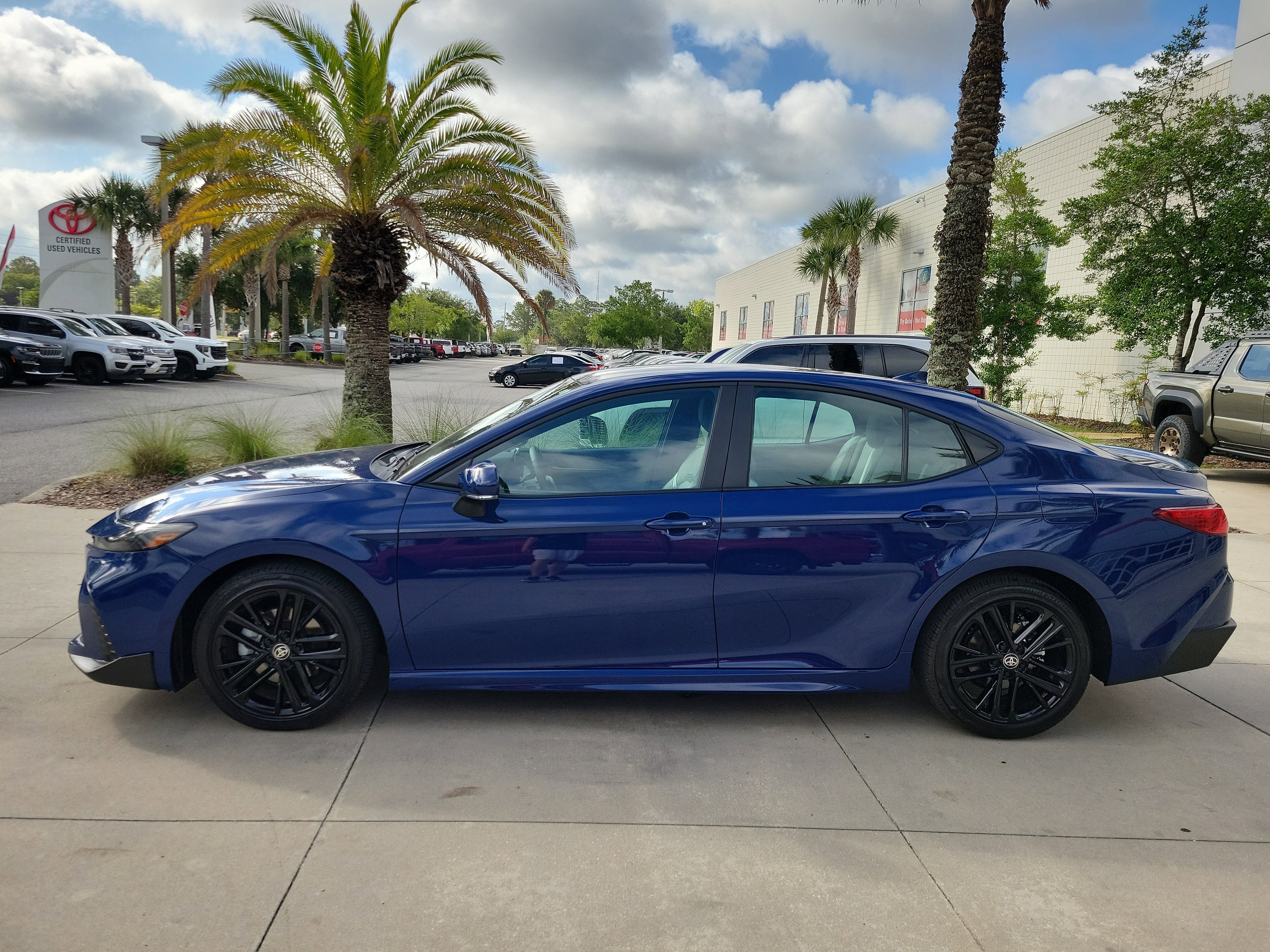 Used 2026 Toyota Camry SE FWD image 3